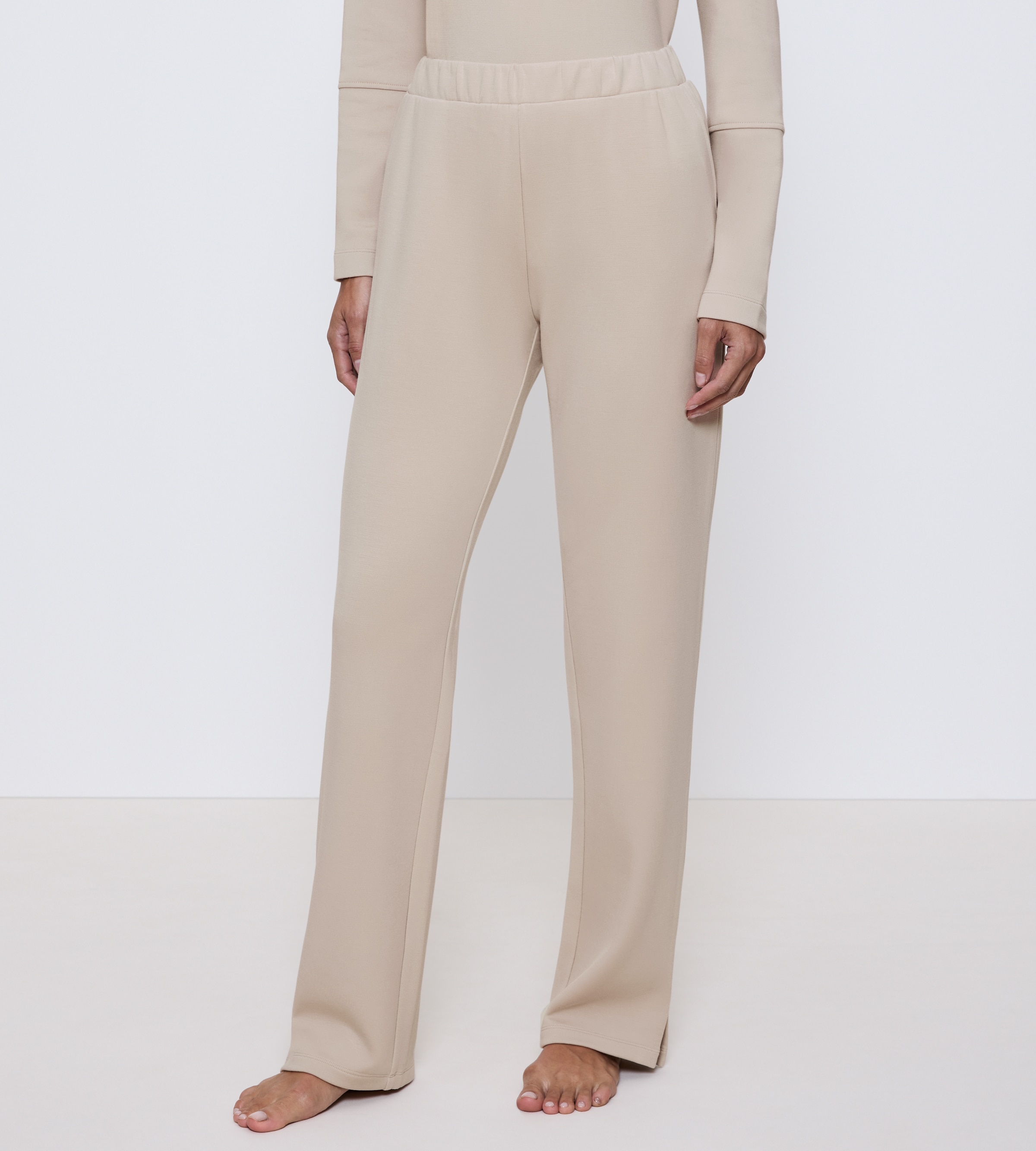 Imagen 0 de Pantalones de estilo deportivo, cómodos y suaves de corte informal confeccionados en tejidos reciclables antimicrobiano