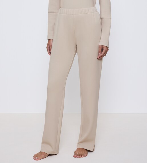 Imagen 0 de Pantalones de estilo deportivo, cómodos y suaves de corte informal confeccionados en tejidos reciclables antimicrobiano