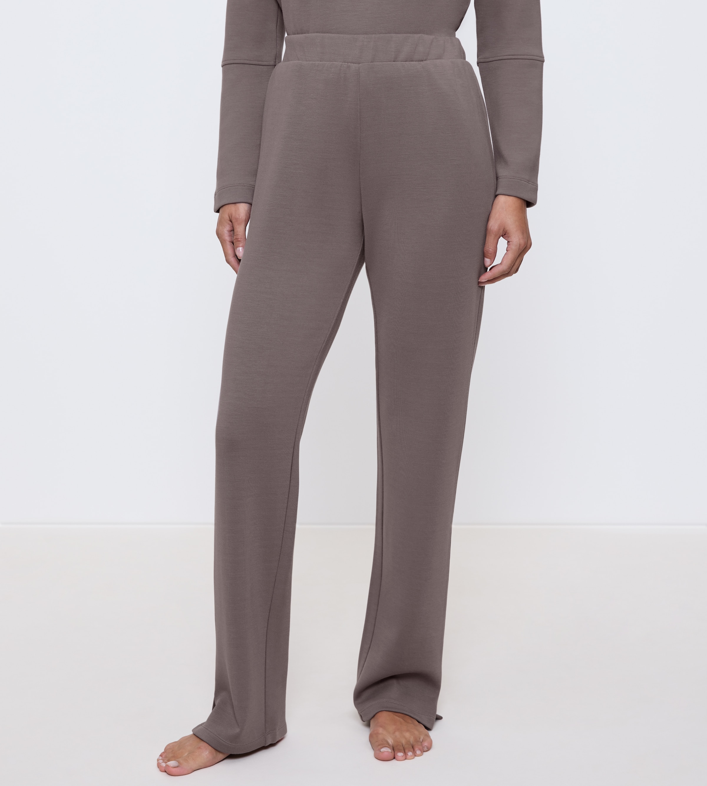 Imagen 0 de Pantalones de estilo deportivo, cómodos y suaves de corte informal confeccionados en tejidos reciclables antimicrobiano