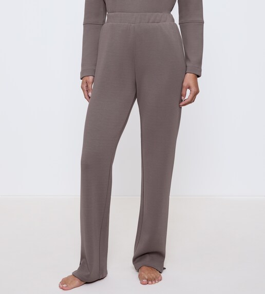 Imagen 0 de Pantalones de estilo deportivo, cómodos y suaves de corte informal confeccionados en tejidos reciclables antimicrobiano