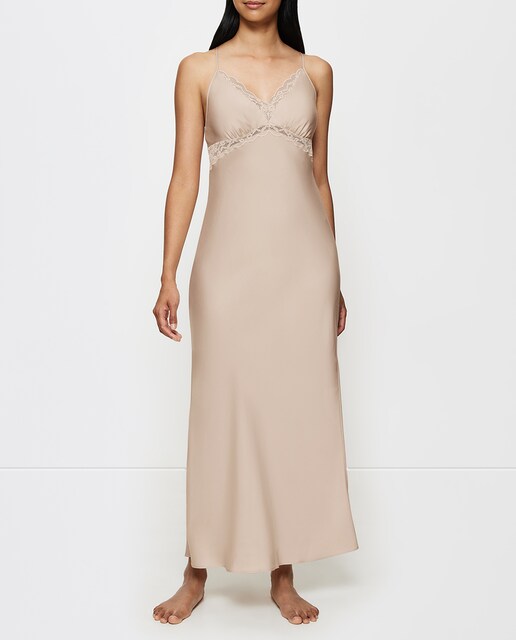 Imagen 0 de Camisón lencero elegante y sensual con delicadas aplicaciones de encaje
