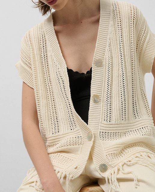 Imagen 0 de Chaleco de mujer en punto calado con flecos