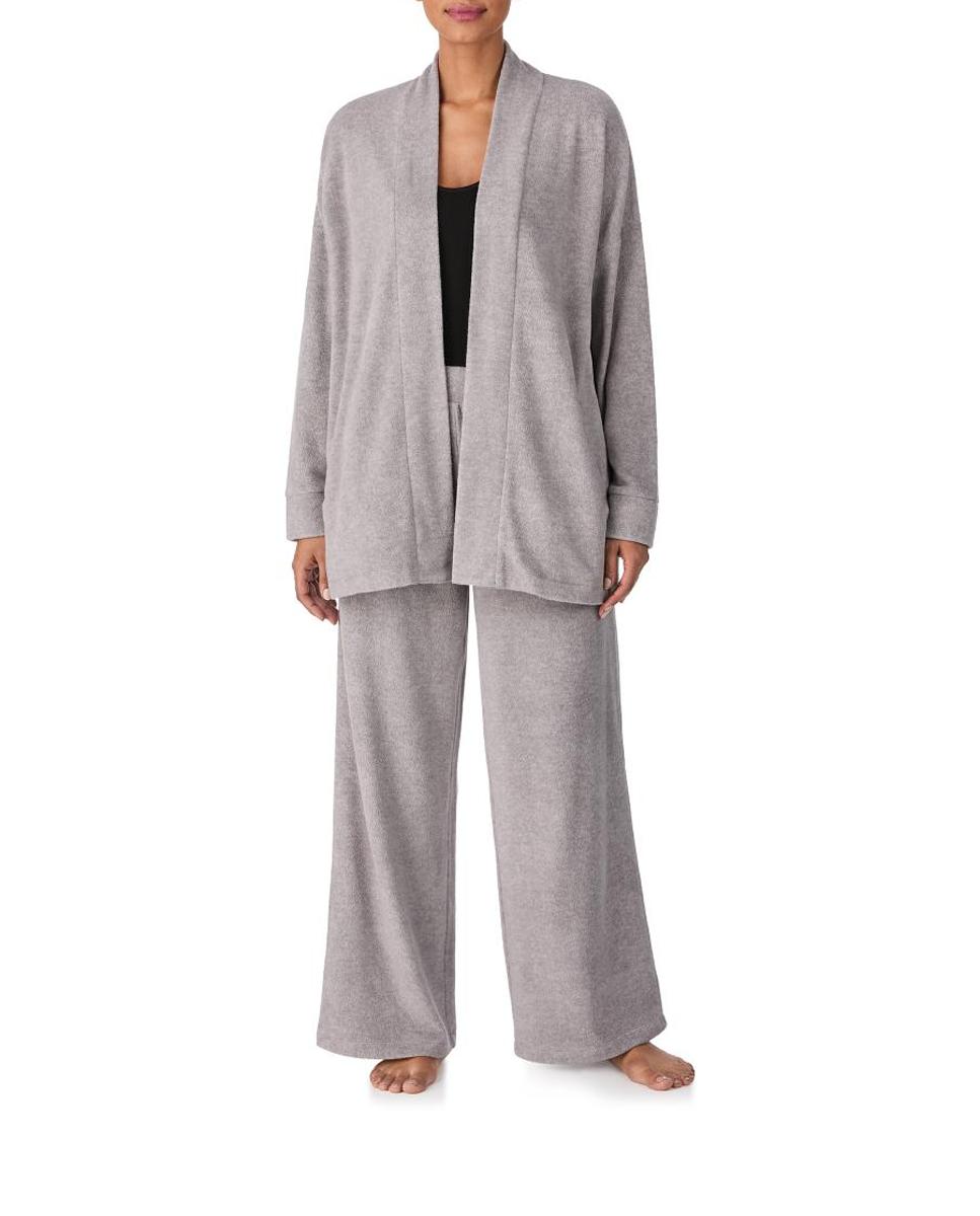 Imagen 0 de Conjunto de mujer bata y pantalón