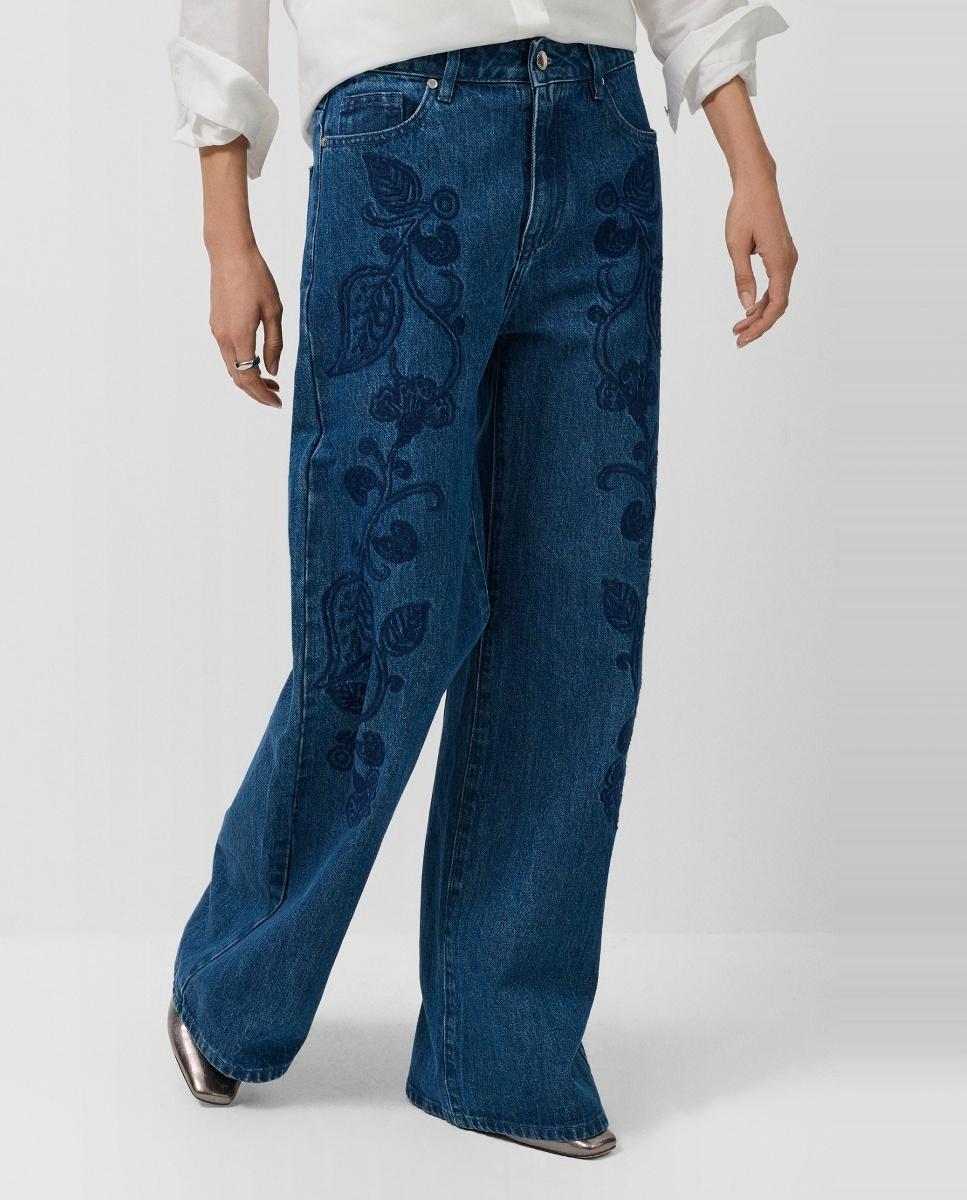 Imagen 0 de Pantalón de mujer vaquero ancho con bordados florales