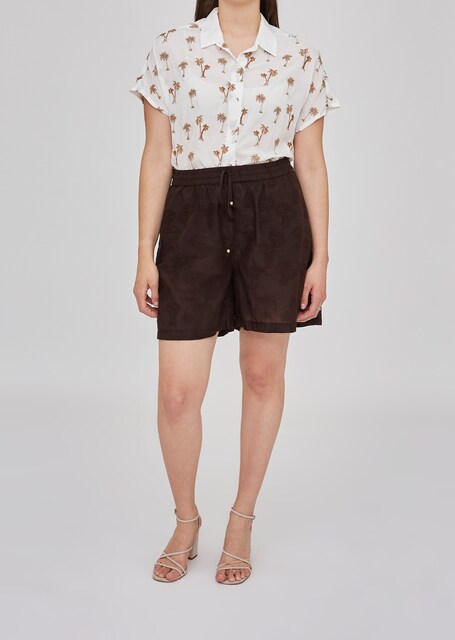 Imagen 0 de Pantalón de mujer corto con bordados