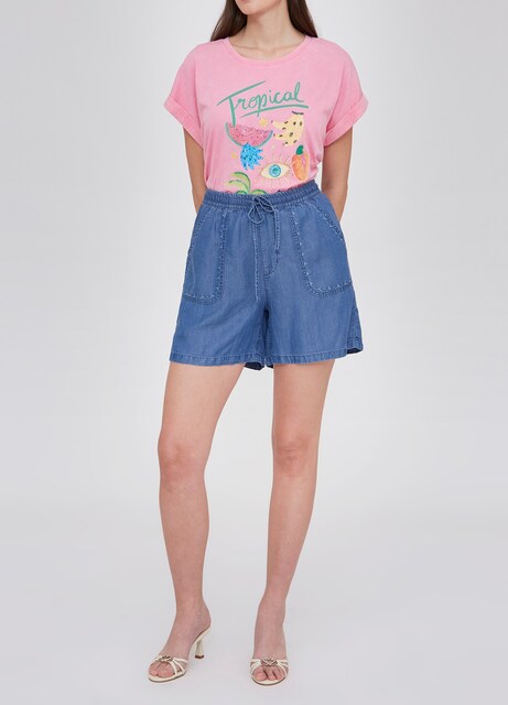 Imagen 0 de Bermuda de mujer fluida con detalle bordado en bolsillos