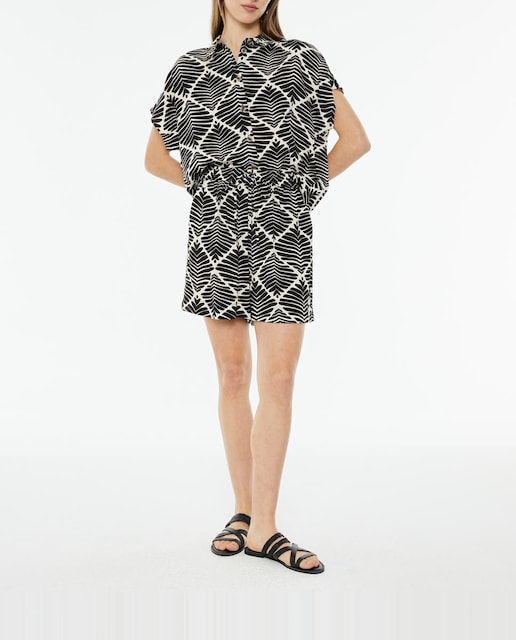 Imagen 0 de Short de mujer estampado geométrico bicolor con bolsillos laterales