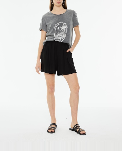 Imagen 0 de Short de mujer con pinzas delanteras y bolsillos laterales