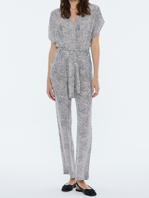 Imagen 0 de Mono de mujer estampado, manga corta, cuello pico.