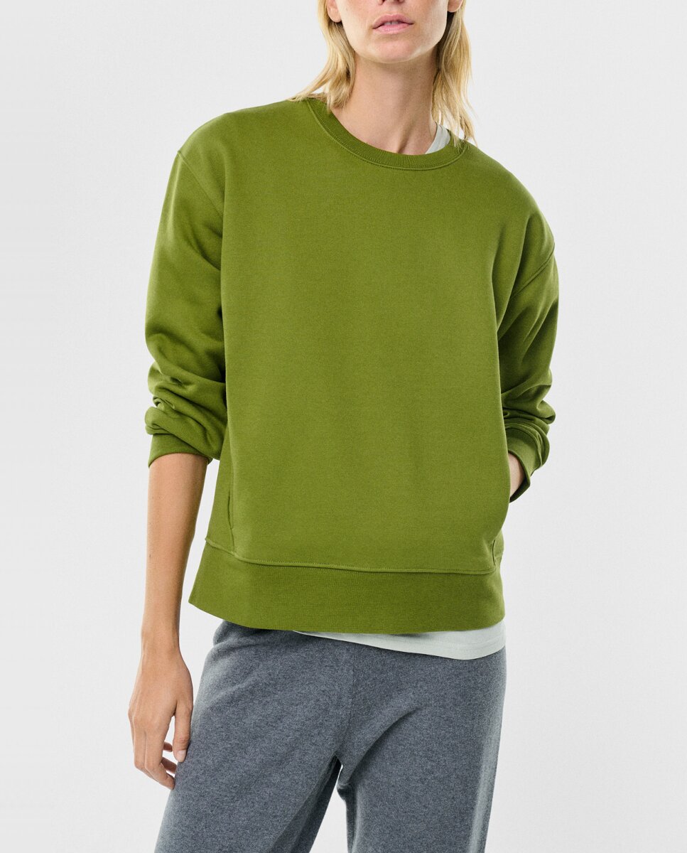 Imagen 0 de Sudadera con fit regular, cuello redondo, bolsillos laterales y logo en la manga.