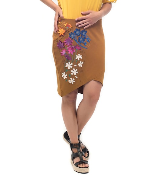 Imagen 0 de Falda con delantero efecto cruzado con bordado