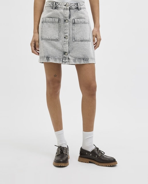 Imagen 0 de Falda vaquera corta con bolsillos