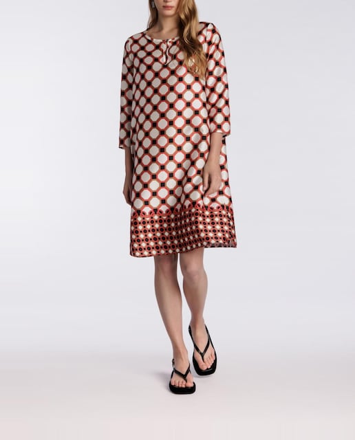 Imagen 0 de Vestido estampado de manga francesa y cuello redondo.