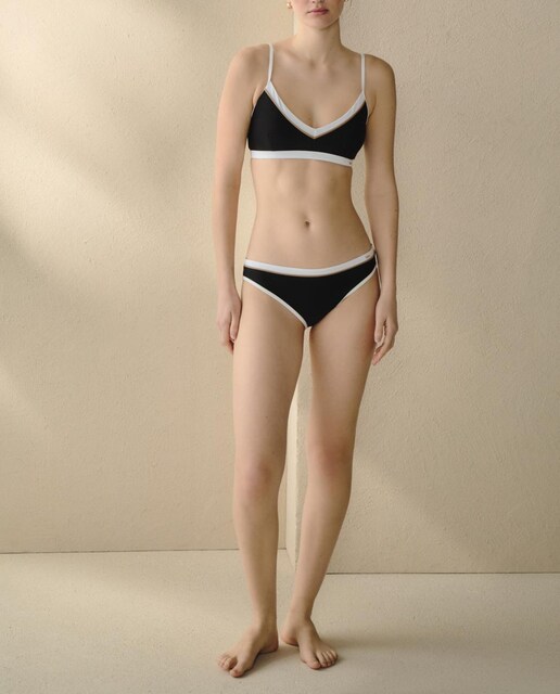 Imagen 0 de Braga de bikini liso con ribete a contraste
