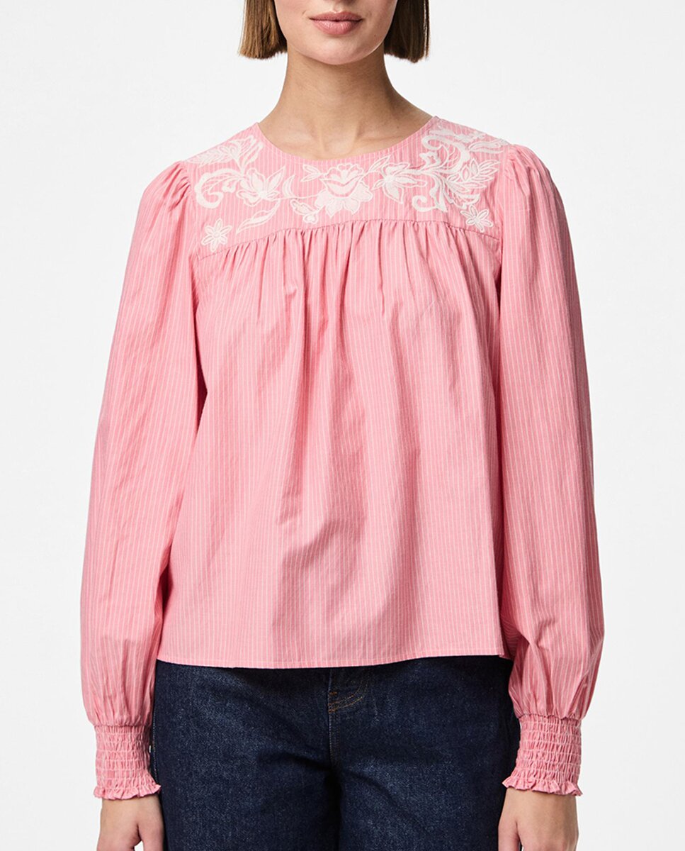 Imagen 0 de Blusa con bordados de mujer