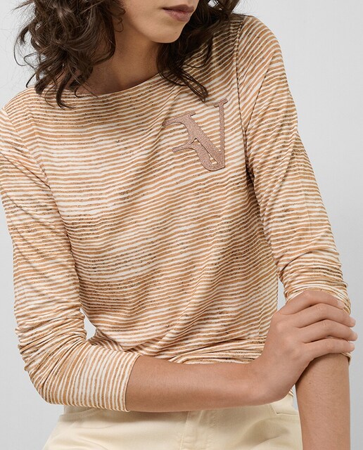 Imagen 0 de Camiseta de mujer escote barco y manga larga listas