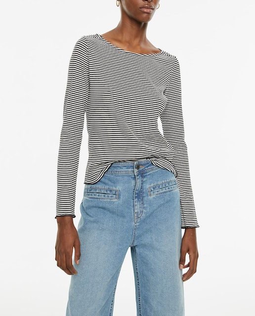 Imagen 0 de Camiseta de mujer de rayas bicolor detalle baby overlock