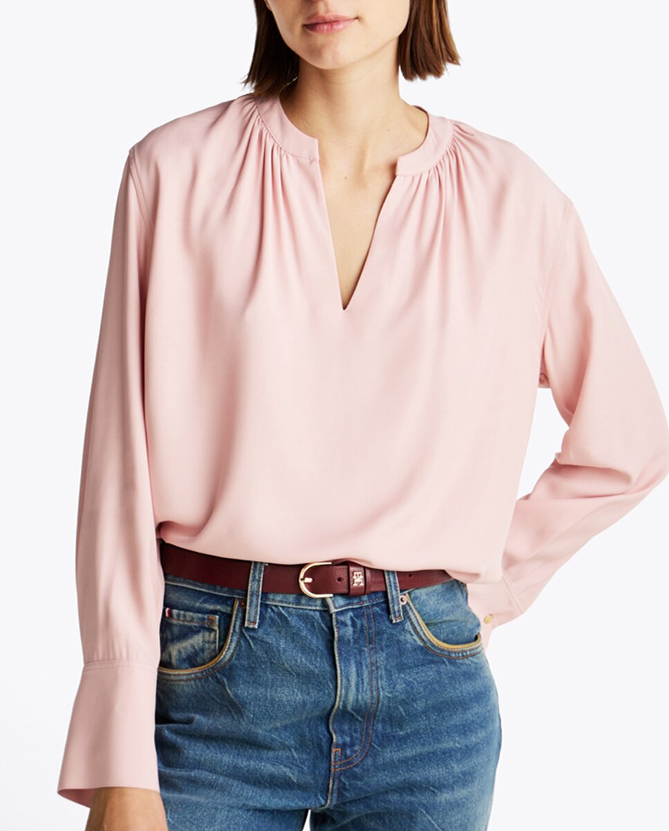 Imagen 0 de Blusa de mujer de manga larga, fluida y con cuello pico