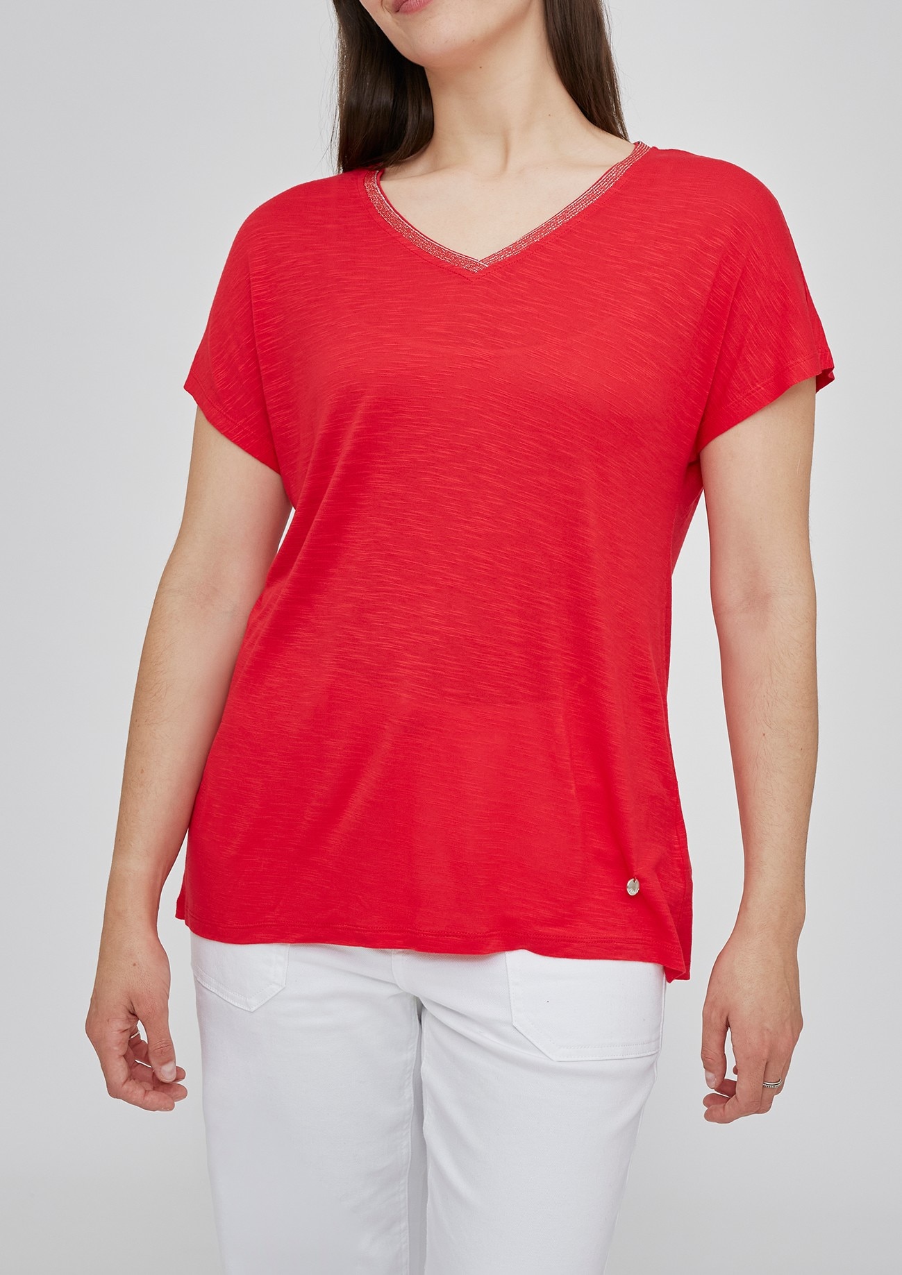 Imagen 0 de Camiseta de mujer con escote de pico y manga corta caida