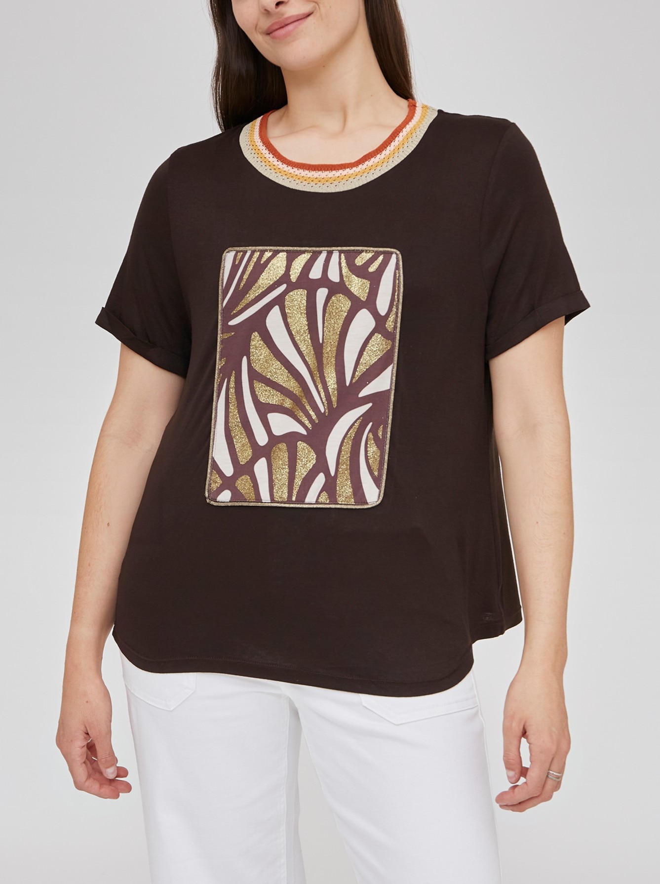 Imagen 0 de Camiseta de mujer cuello crochet con estampado parche en delantero