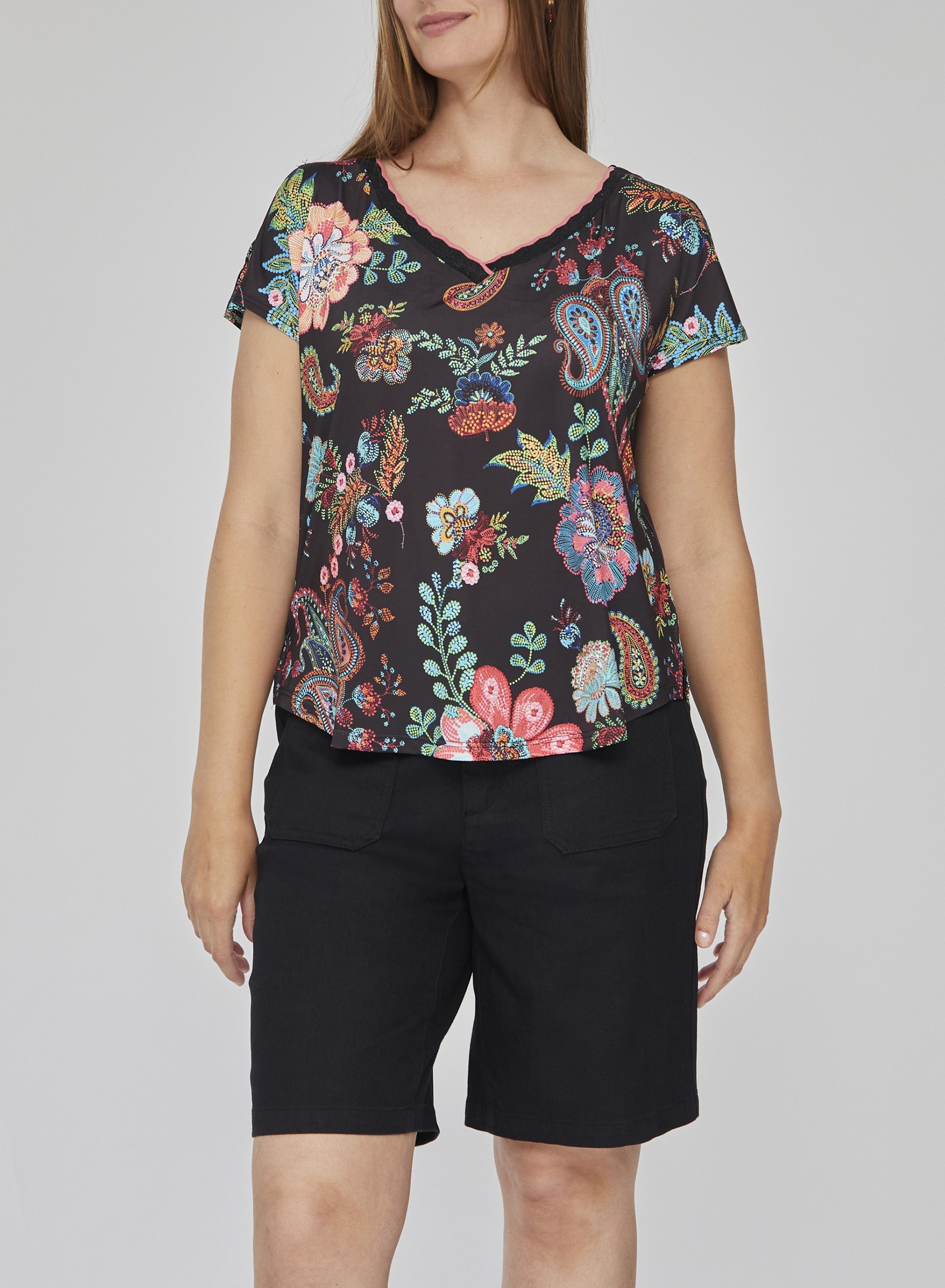 Imagen 0 de Camiseta de mujer estampada con escote pico