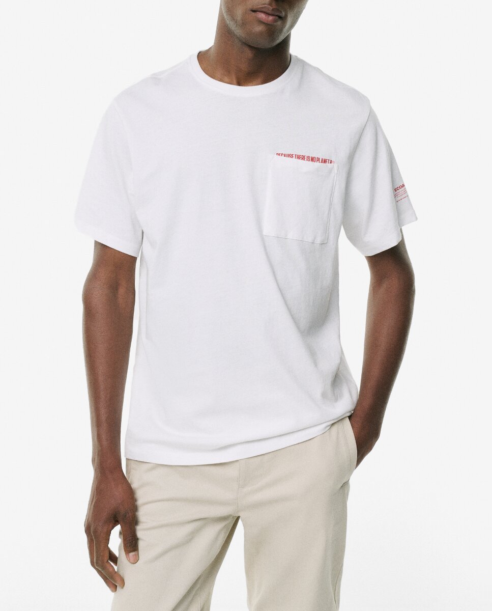 Imagen 0 de Camiseta oversize de manga corta y bolsillo exterior delantero.