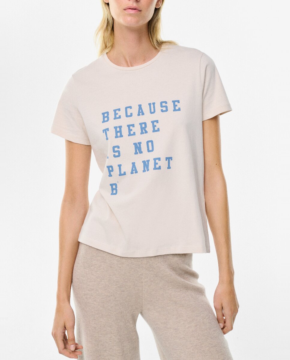 Imagen 0 de Camiseta con fit regular, cuello redondo, manga corta y print frontal.
