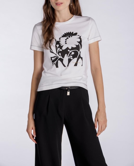 Imagen 0 de Camiseta de mujer con estampado frontal y manga corta.
