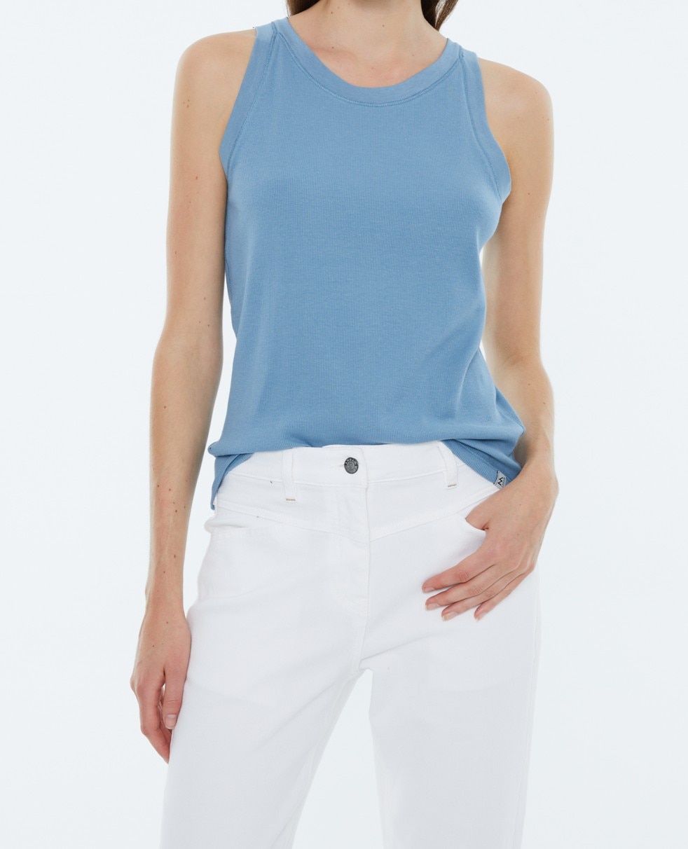 Imagen 0 de Camiseta de mujer básica canalé, escote redondo, sin mangas.