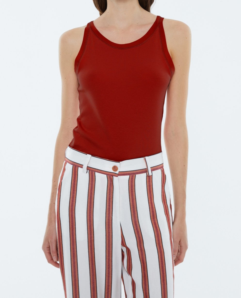 Imagen 0 de Camiseta de mujer básica canalé, escote redondo, sin mangas.
