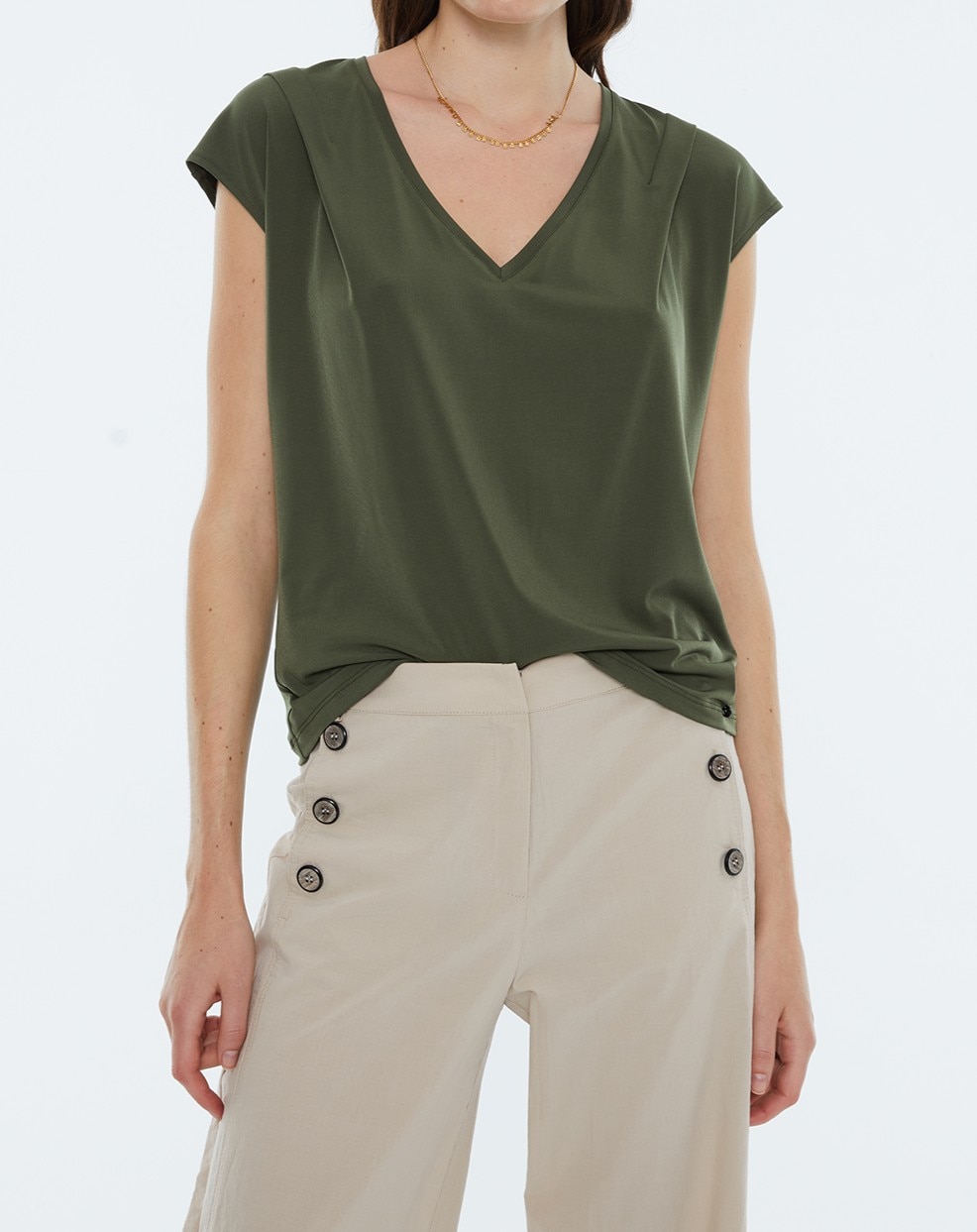Imagen 0 de Camiseta de mujer básica, cuello pico, manga corta