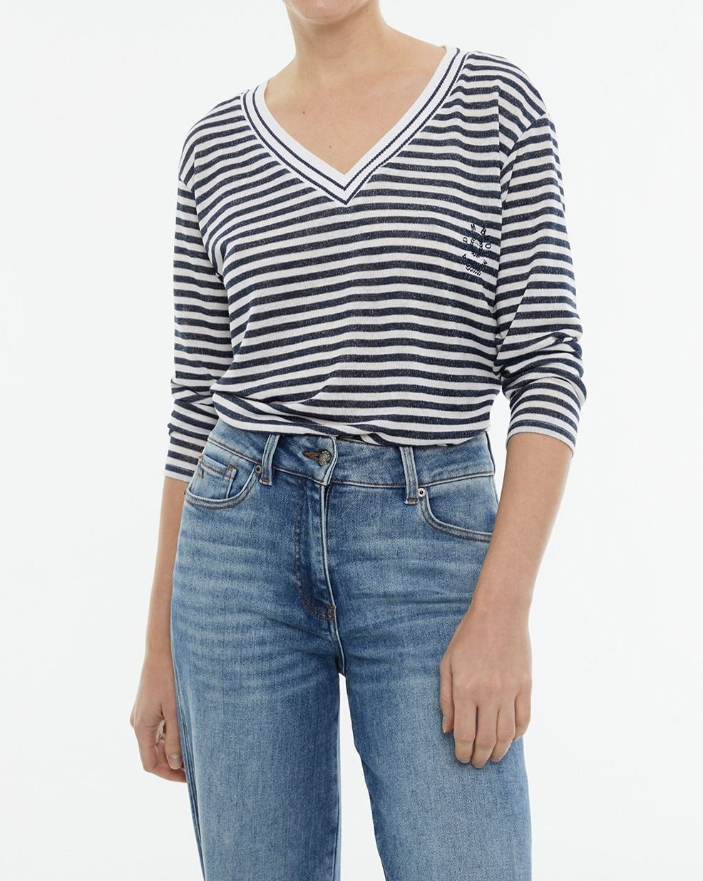 Imagen 0 de Camiseta de mujer, estampado rayas, cuello pico, manga larga.