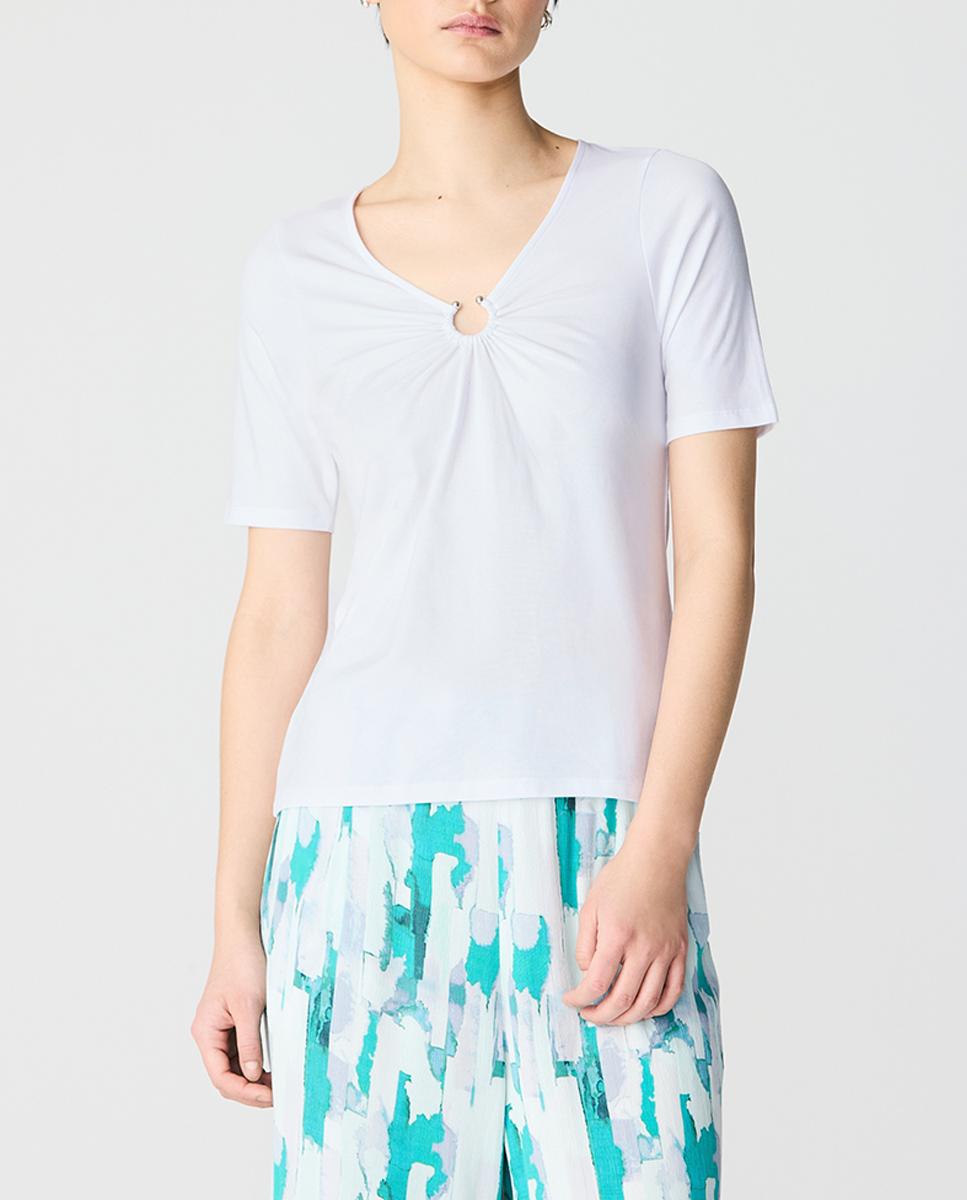 Imagen 0 de Camiseta de mujer básica cuello pico con arito manga corta