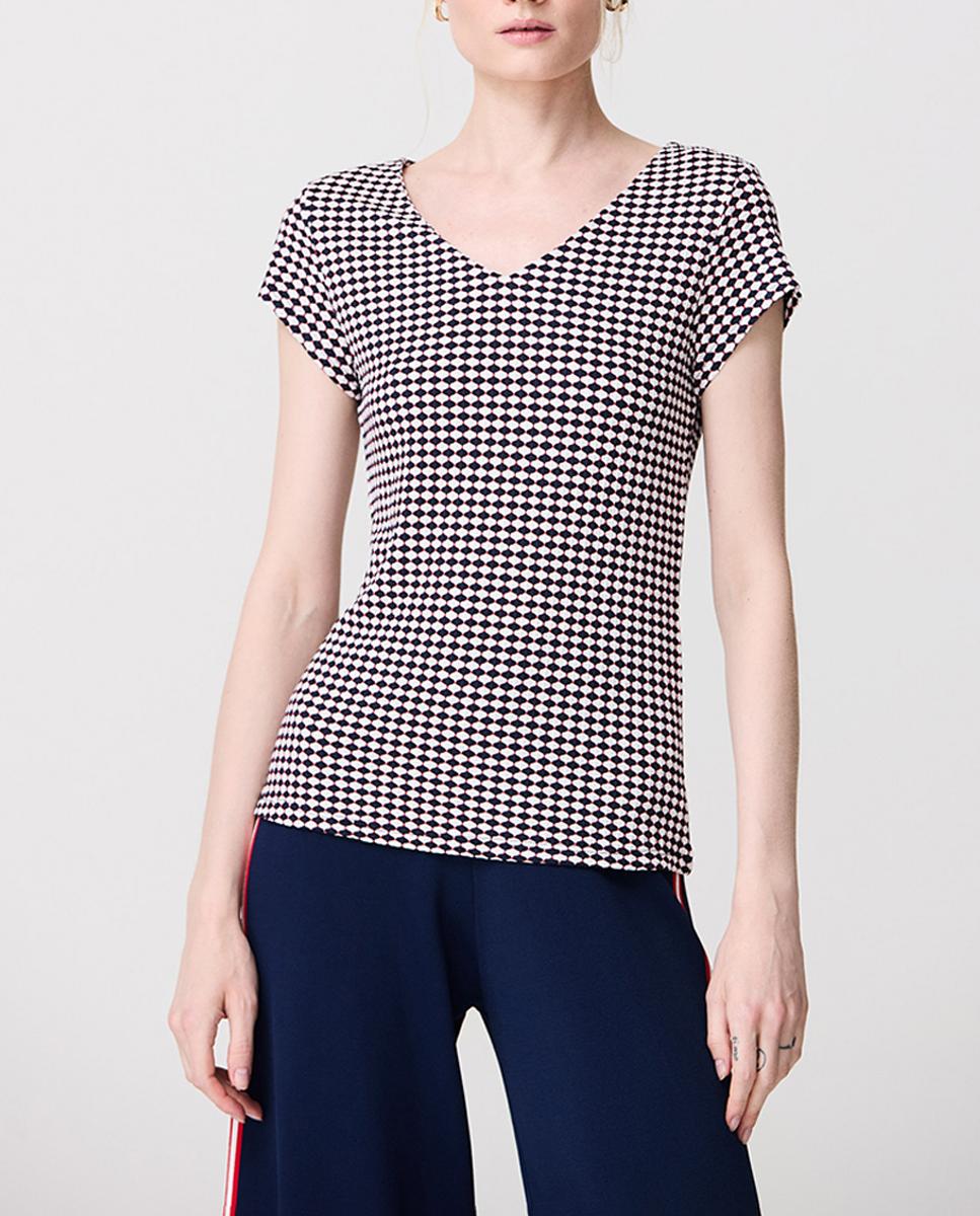 Imagen 0 de Top de mujer en rombos cuello pico y manga corta