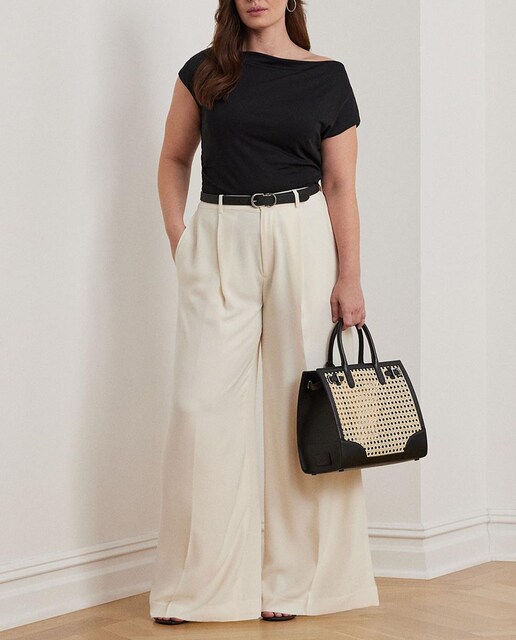 Imagen 0 de Camiseta de mujer talla grande con cuello asimétrico