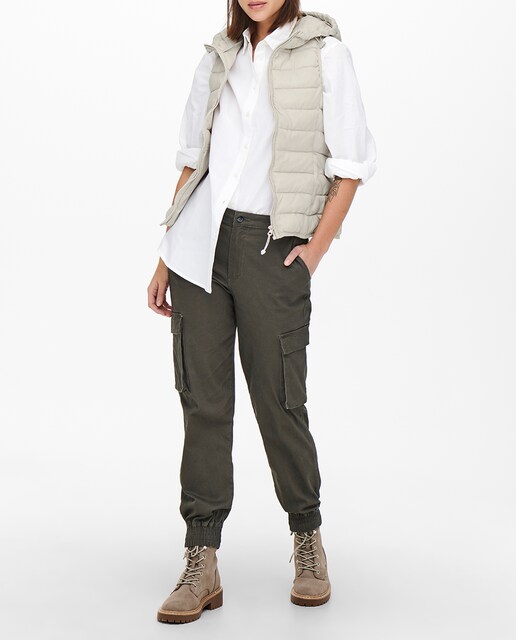 Imagen 0 de Chaleco de mujer ultraligero con capucha