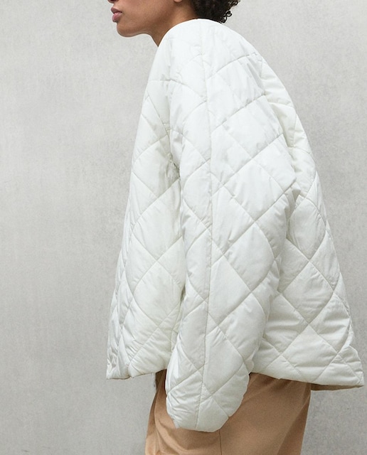 Imagen 0 de Chaqueta corta reversible de mujer oversize fit y cuello redondo.