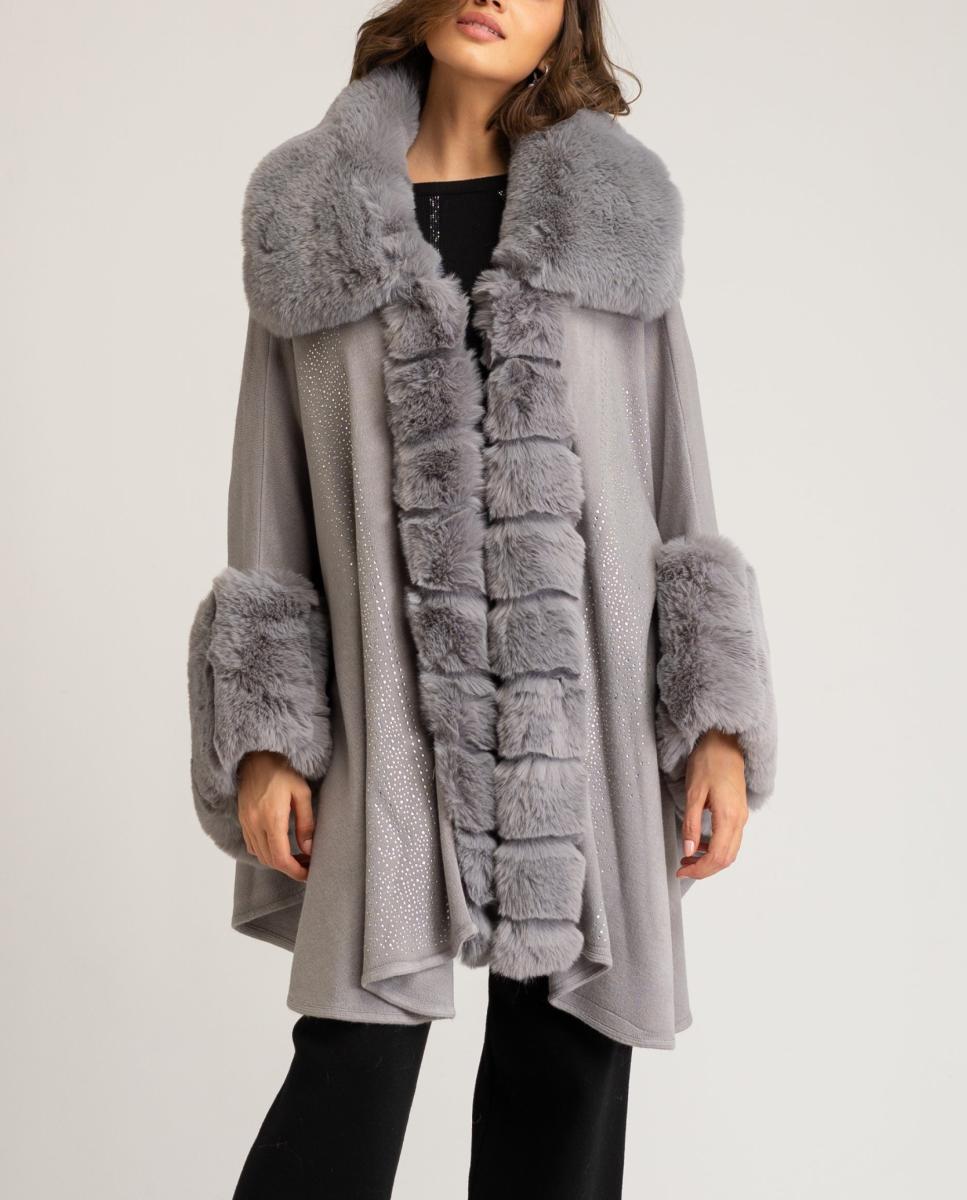 Imagen 0 de Poncho de mujer con detalles de costura intrincados