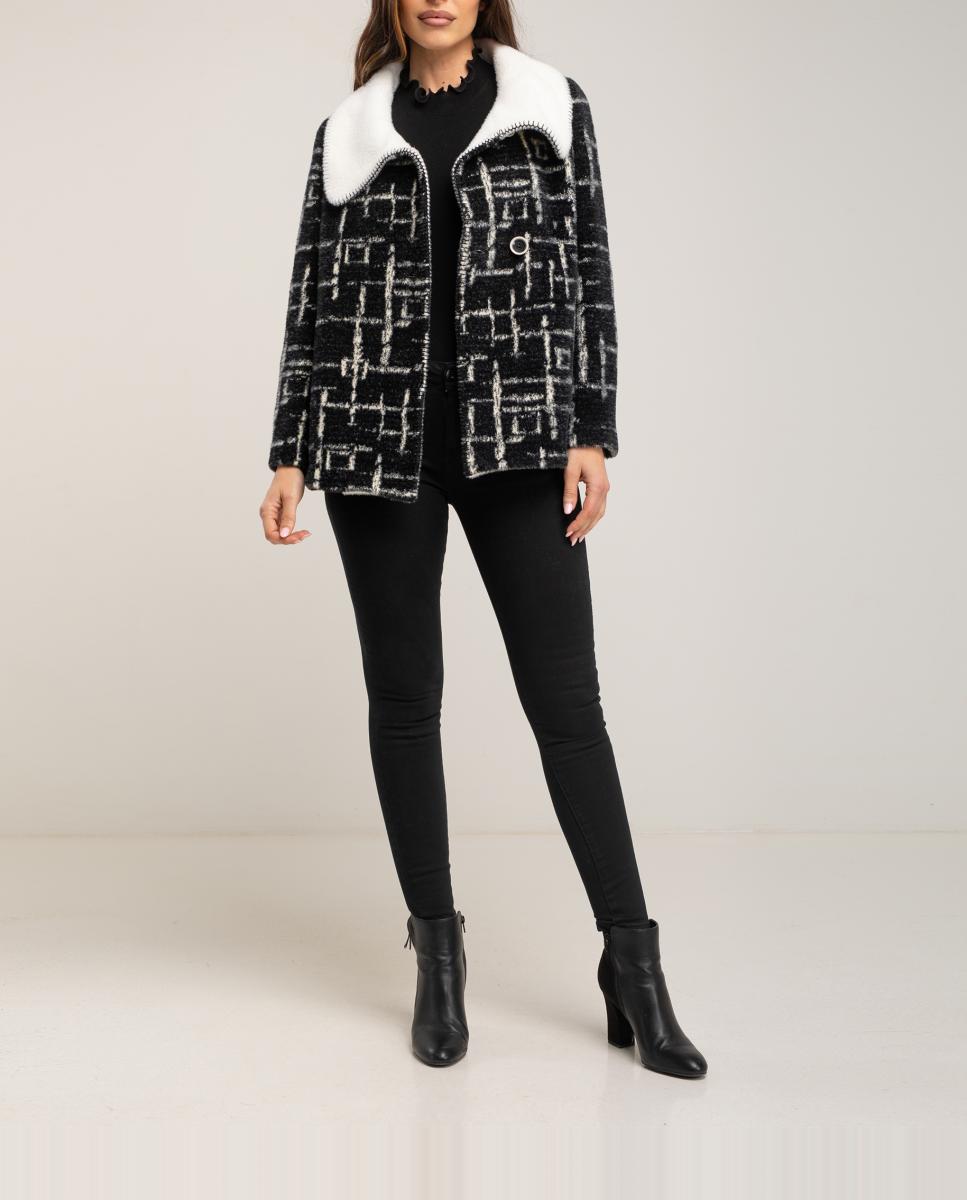 Imagen 0 de Chaquetón de mujer con cuello asimétrico grande y puntada decorativa
