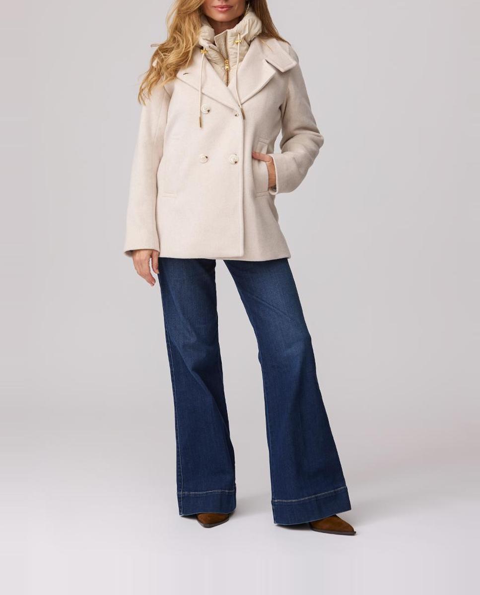 Imagen 0 de Chaquetón de 100% lana, cuello chimenea con capucha acolchada desmontable en tejido técnico.