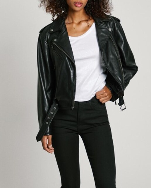 Imagen 0 de Cazadora de mujer de cuero motera