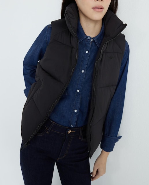 Imagen 0 de Cazadora de mujer tipo chaleco con bolsillos laterales.