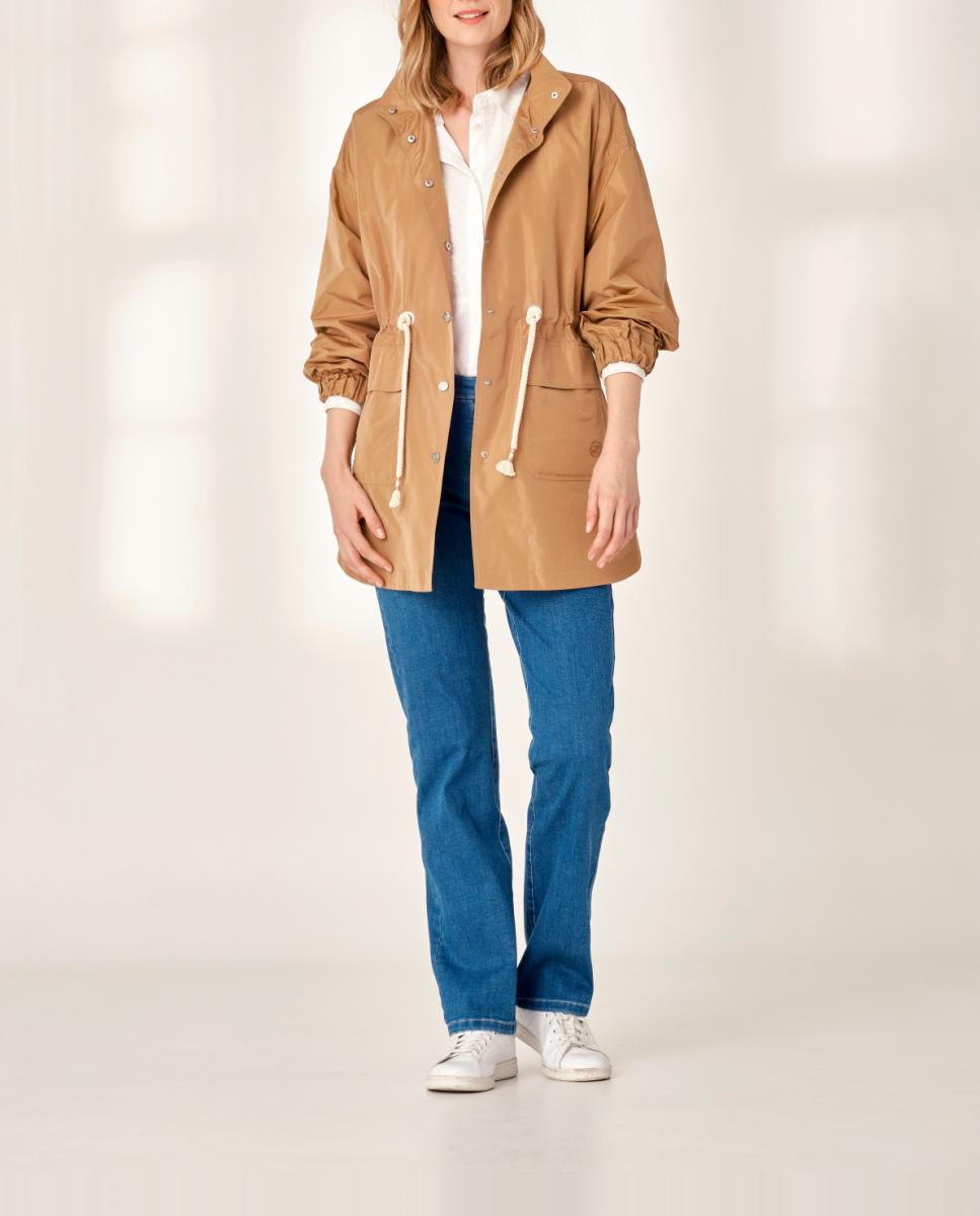 Imagen 0 de Gabardina de mujer en taffeta bordada
