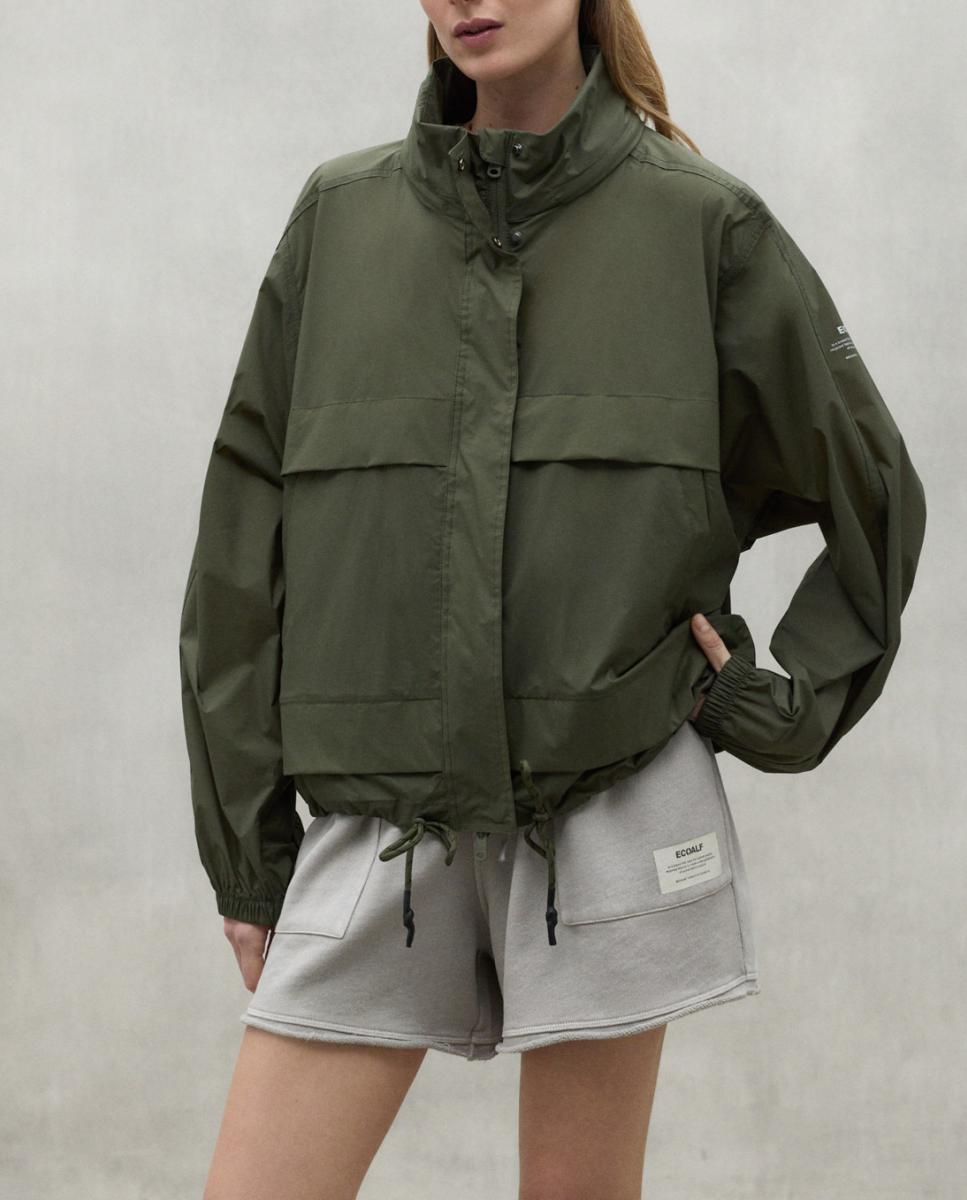 Imagen 0 de La chaqueta Merrick está hecha de 96% nylon reciclado, el material sintético que menos microplásticos libera que