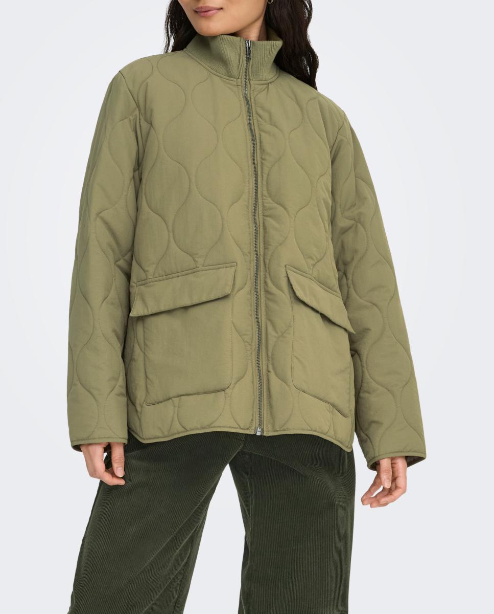 Imagen 0 de Chaqueta acolchada de mujer con cuello alto