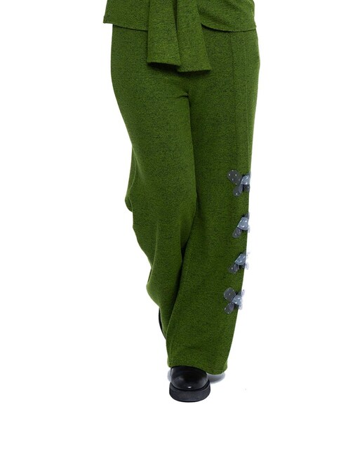 Imagen 0 de Pantalón de mujer con bordado en una de las perneras