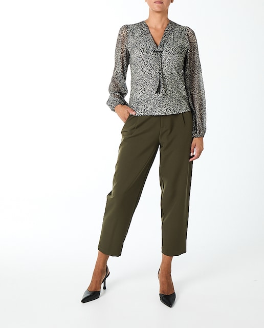 Imagen 0 de Pantalón pitillo con cinturón decorativo