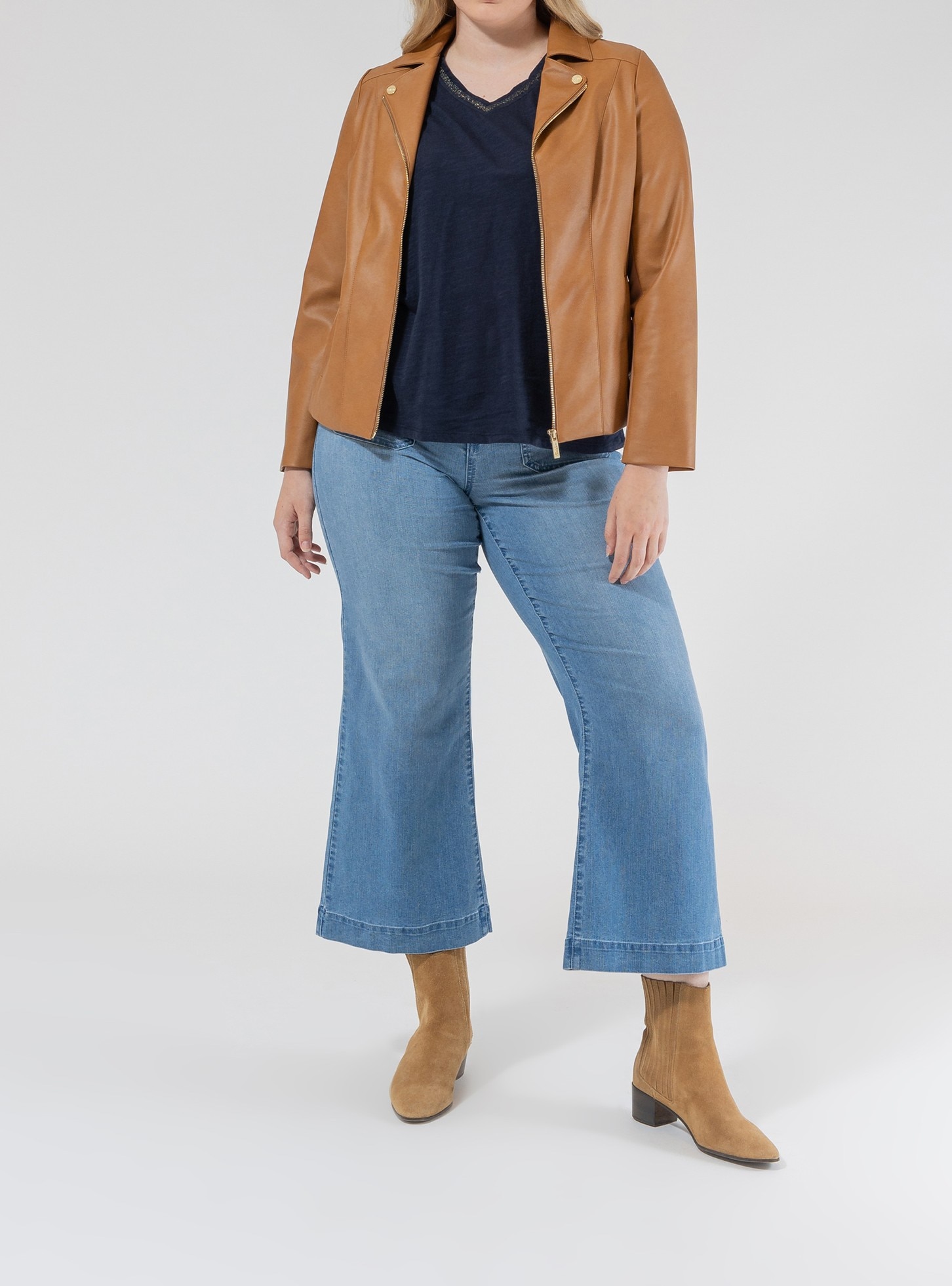 Imagen 0 de Pantalón de mujer denim con bolsillos plastron y bajo evase