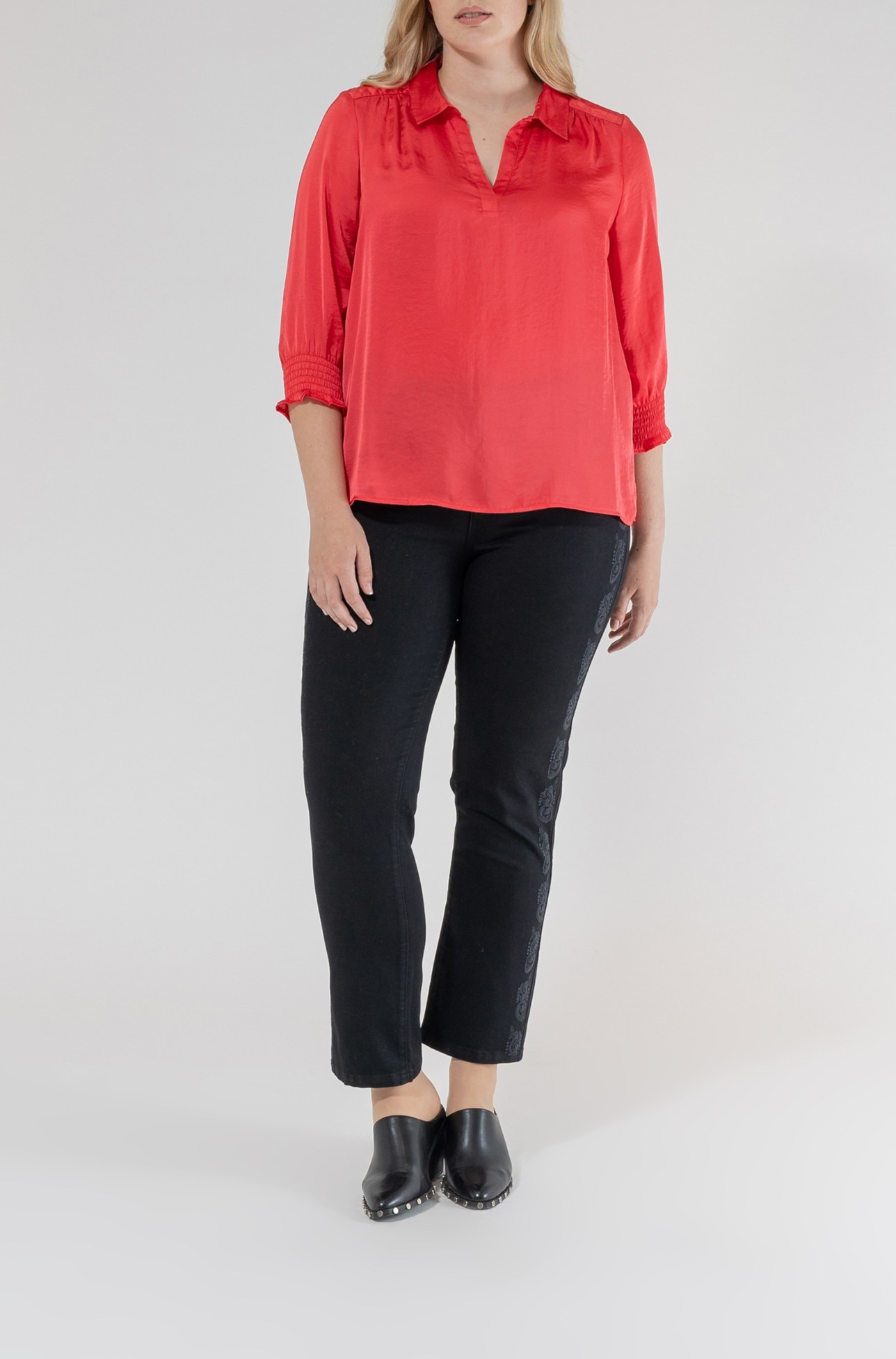 Imagen 0 de Pantalón de mujer denim con detalle bordado en lateral