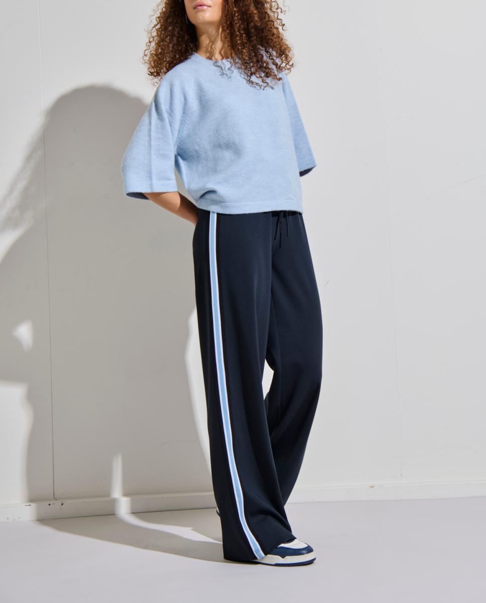 Imagen 0 de Pantalon fluido ancho con raya deportiva de mujer